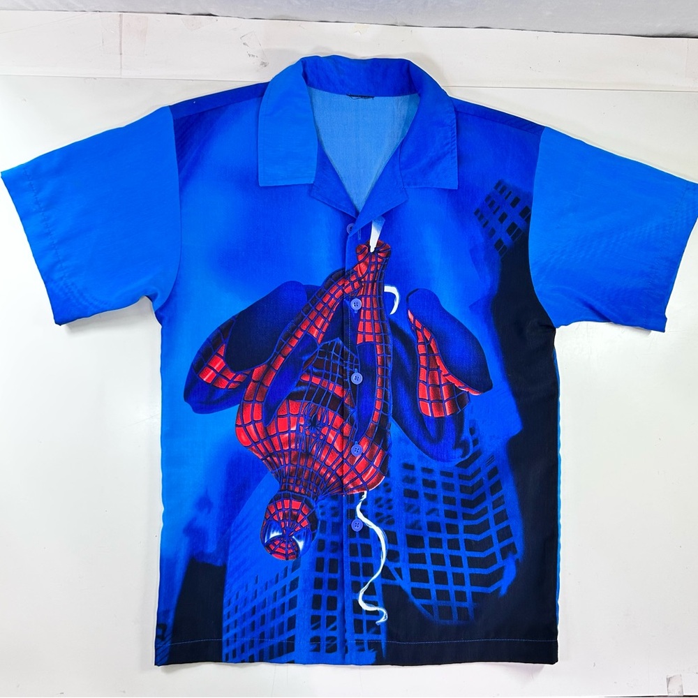 Vintage 2002 Marvel Spider-Man All-Over Print Button-Up Short Sleeve Shirt.